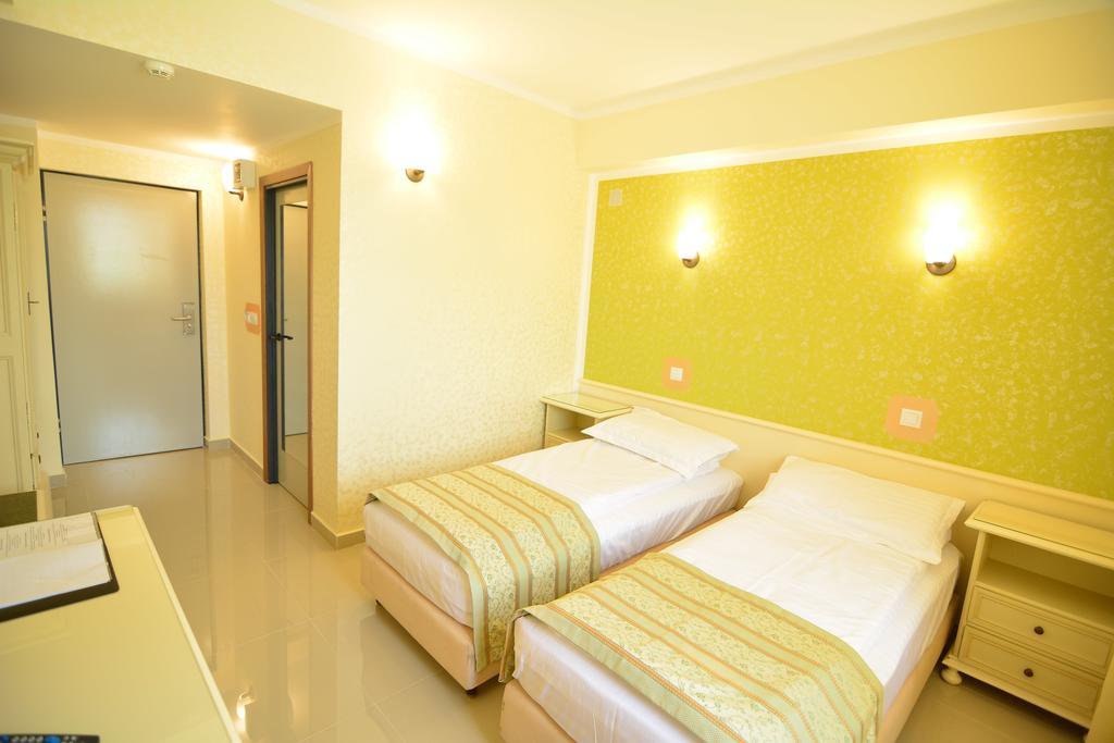Hotel Seneca Baia Mare Luaran gambar